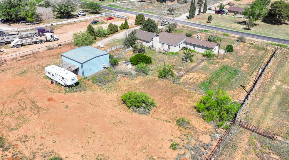 More Photos Of 1310 County 145 rd, Midland Flex For Sale