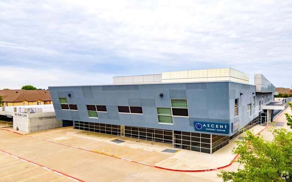 More Photos Of 6957 W Plano Pky, Plano Medical For Lease