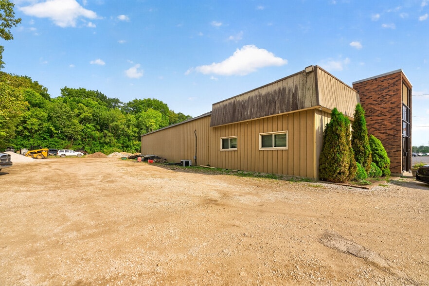 More Photos Of 520 S River St, Batavia Warehouse For Sale