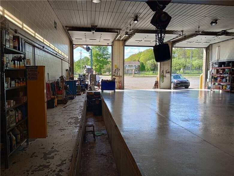 More Photos Of 4881 Pittsburgh Rd, Harrisville Flex For Sale