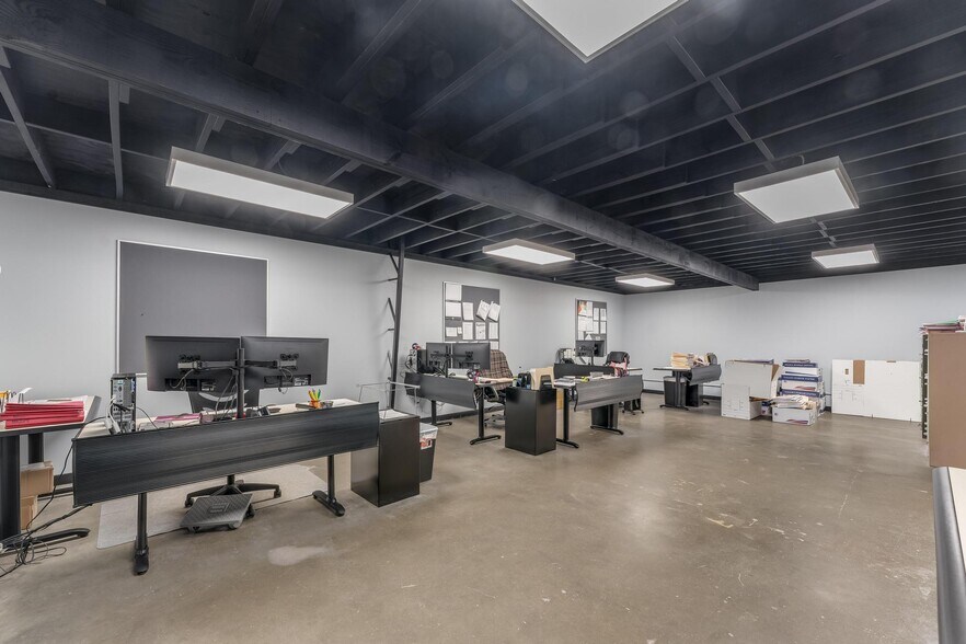 More Photos Of 2101 S ARKOLA Dr, Springdale Warehouse For Sale