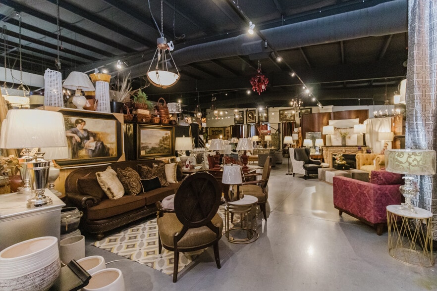 More Photos Of 736 N Andover Rd, Andover Storefront For Sale