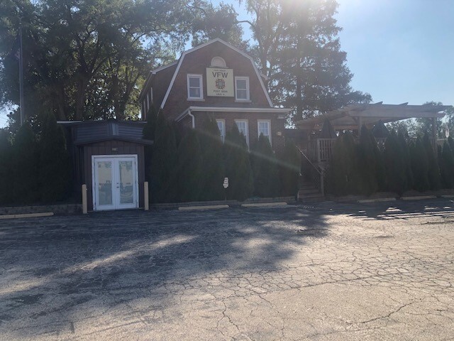 More Photos Of 1209 Lisle Plz, Lisle Bar For Lease