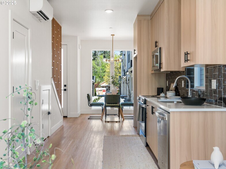 More Photos Of 6014 Mason St, Portland Multifamily For Sale