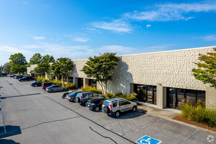 More Photos Of 7108 Crossroads Blvd, Brentwood Flex For Lease