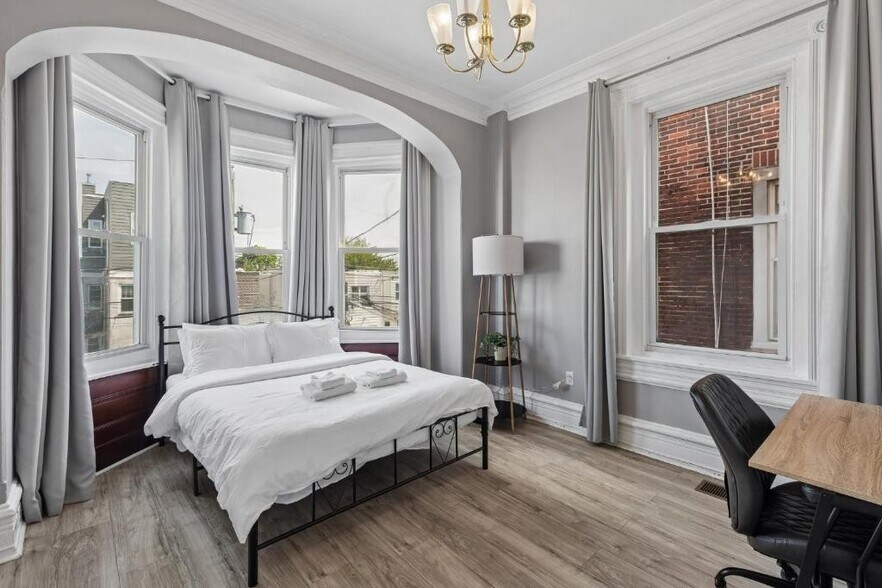 More Photos Of 1611 S Broad St, Philadelphia Specialty For Sale