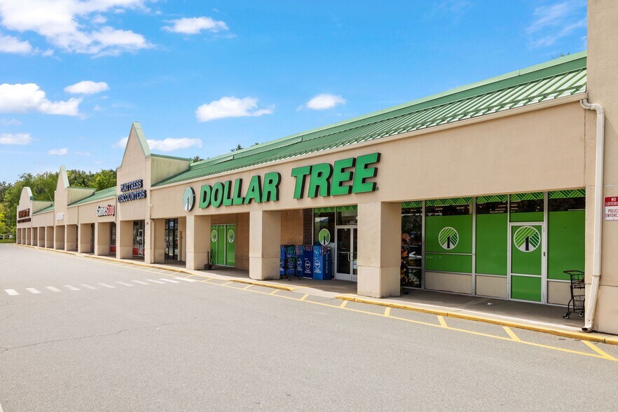 More Photos Of 570 Meadow St, Littleton Unknown For Lease