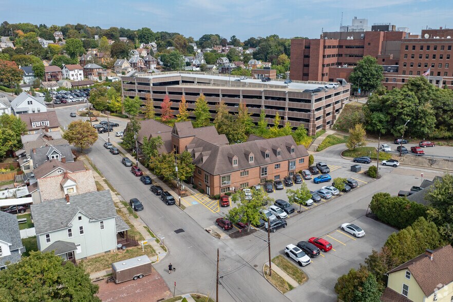 Primary Photo Of 901 E Brady St, Butler Medical For Lease
