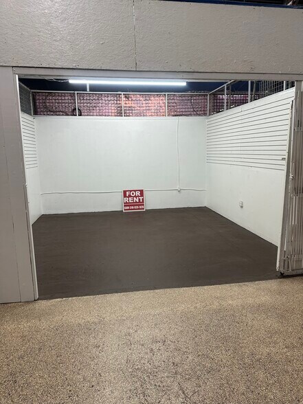 More Photos Of 6200-6300 Wilmington Ave, Los Angeles Restaurant For Lease