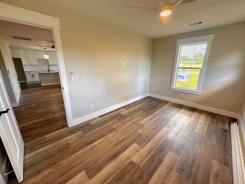 More Photos Of 5735 Fallston Rd, Lawndale Flex For Sale