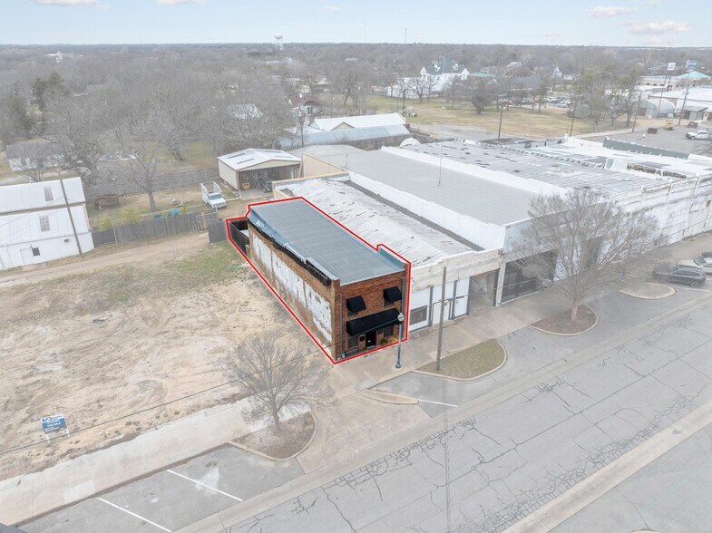 More Photos Of 211 N Main St, Bonham Office Residential For Sale