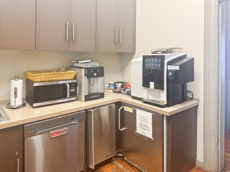 More Photos Of 103-107 W 9th St, Kansas City Coworking Space