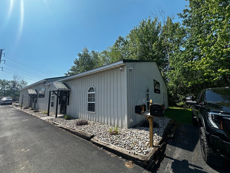 More Photos Of 7704 Maltlage Dr, Bayberry Flex For Sale