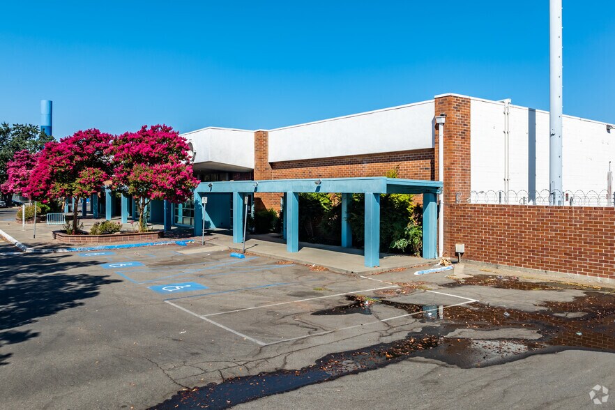 More Photos Of 9249 Folsom Blvd, Sacramento Religious Facility For Sale