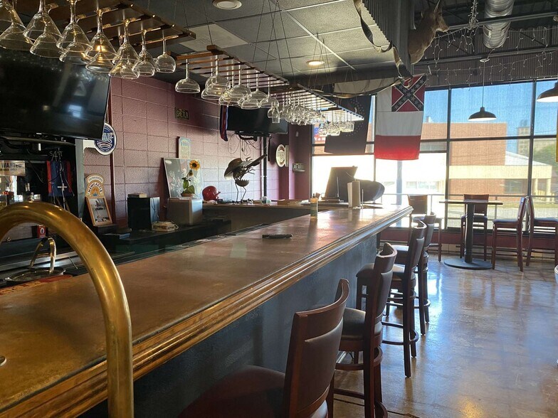 More Photos Of 1232 E Trafficway, Springfield Office For Sale