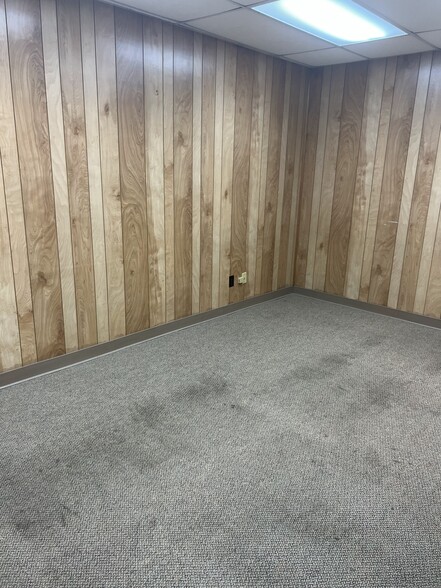 More Photos Of 201 Triana Blvd, Huntsville Warehouse For Lease