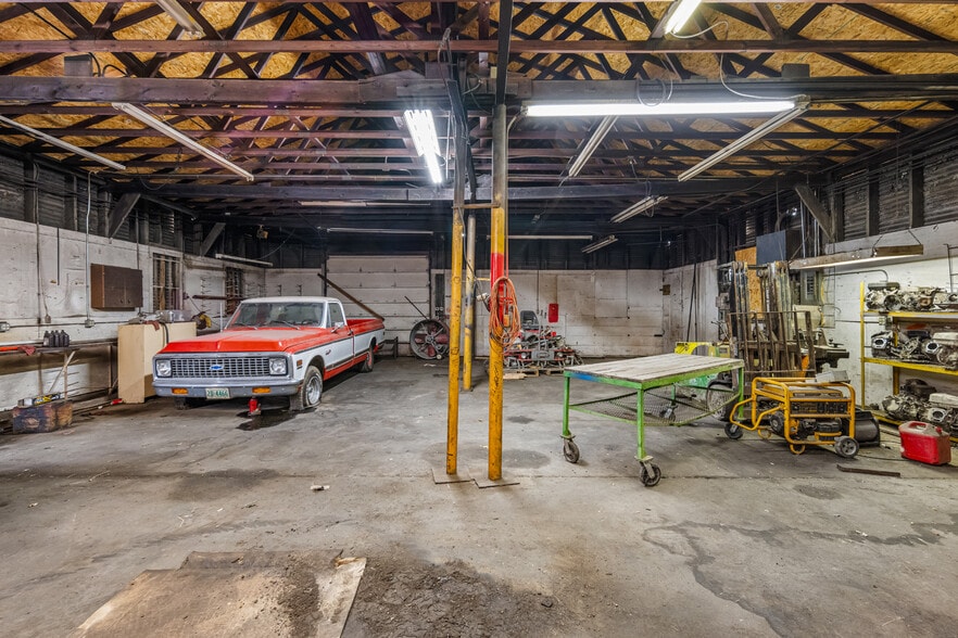 More Photos Of 1808 Bomar Ave, Fort Worth General Retail For Sale