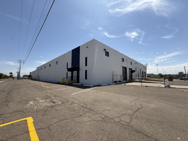 More Photos Of 3255-3305 W Osborn Rd, Phoenix Manufacturing For Sale