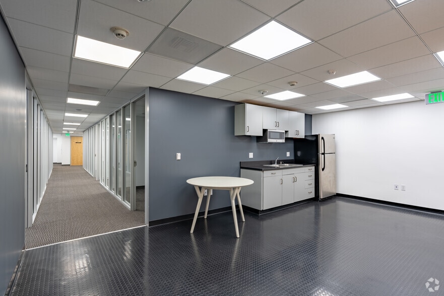 More Photos Of 6565 W Sunset Blvd, Hollywood Office For Lease