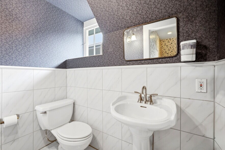 More Photos Of 2439 Broadway St, Boulder Office Residential For Sale