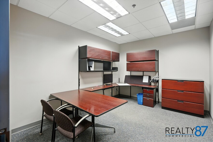 More Photos Of 4050 River Center Ct NE, Cedar Rapids Office For Lease
