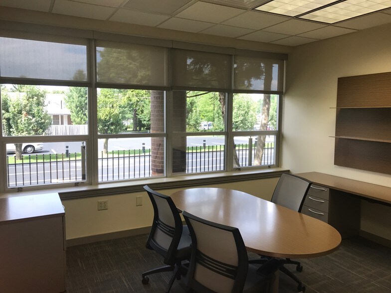 More Photos Of 1845 S National Ave, Springfield Office For Sale