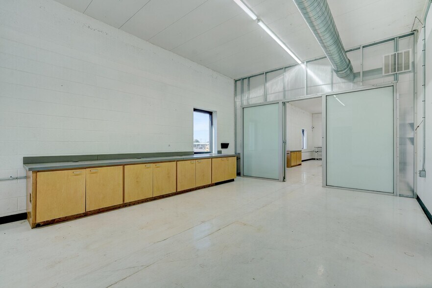 More Photos Of 36 NE 36th St, Oklahoma City Manufacturing For Lease