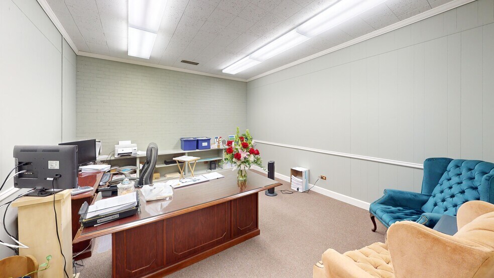 More Photos Of 110 N Main St, Henderson Office For Sale