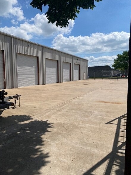 More Photos Of 13310 Fondren Rd, Houston Warehouse For Lease