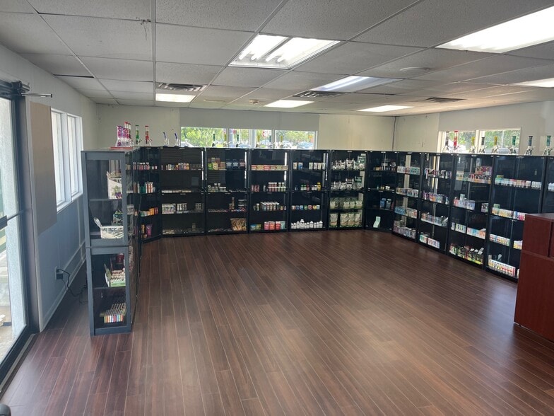 More Photos Of 19 E Broadway St, Oviedo Freestanding For Lease