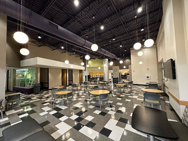 More Photos Of 550 Center St, Auburn Freestanding For Lease