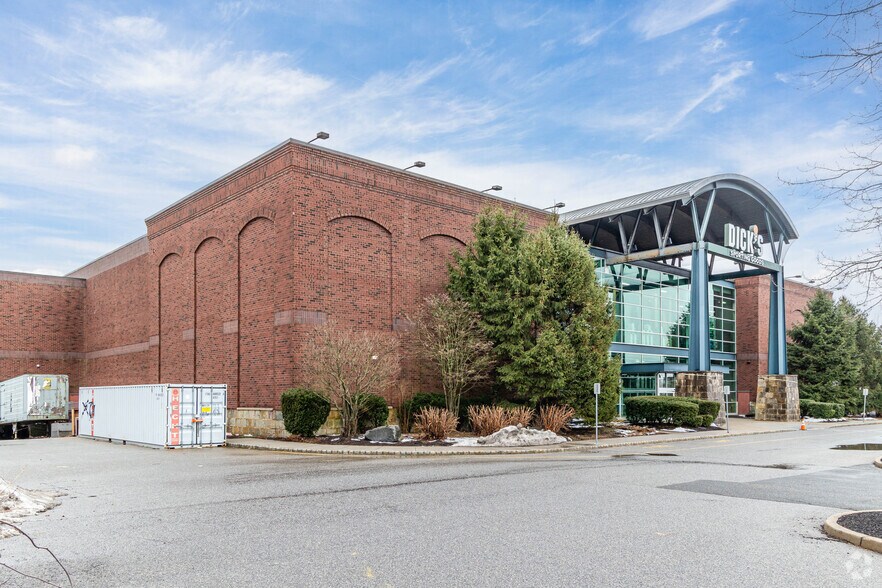 More Photos Of 650 Trotters Way, Freehold General Retail For Sale