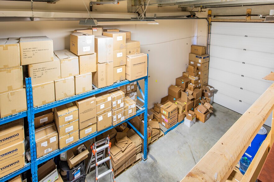 More Photos Of 5404-5420 36 St NW, Edmonton Service For Sale