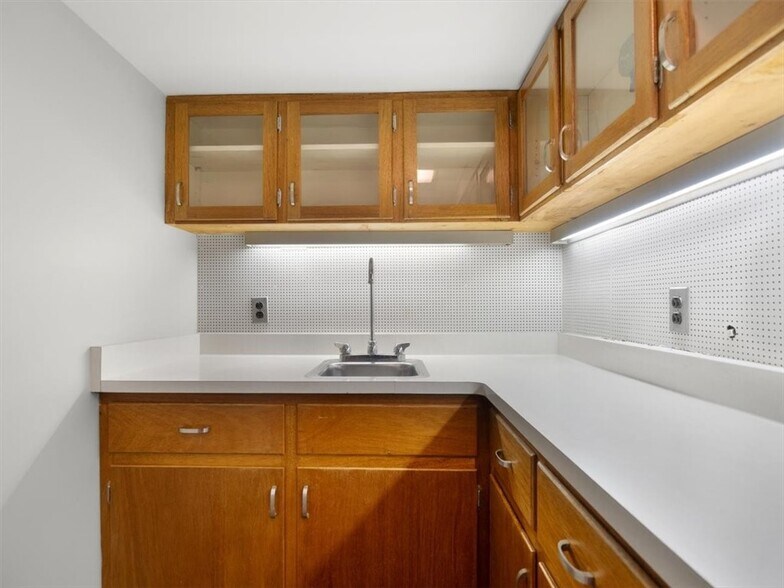 More Photos Of 5973 Walworth Rd, Ontario Medical For Sale