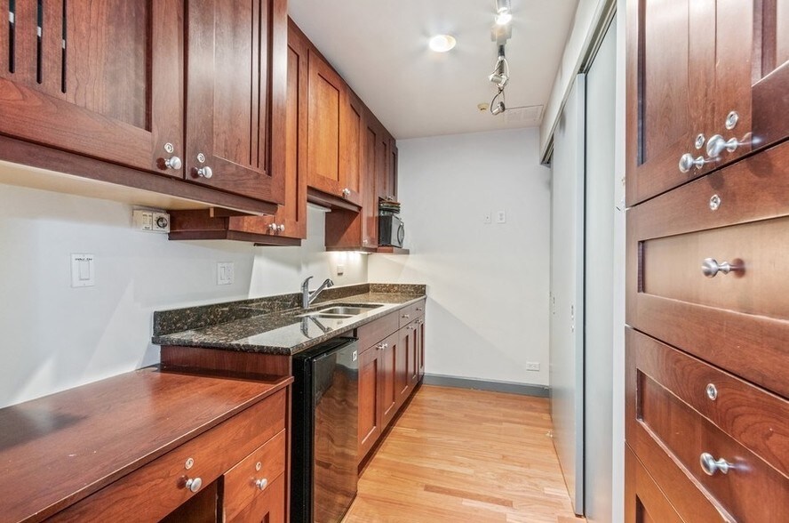 More Photos Of 67-79 E 16th St, Chicago Apartments For Lease