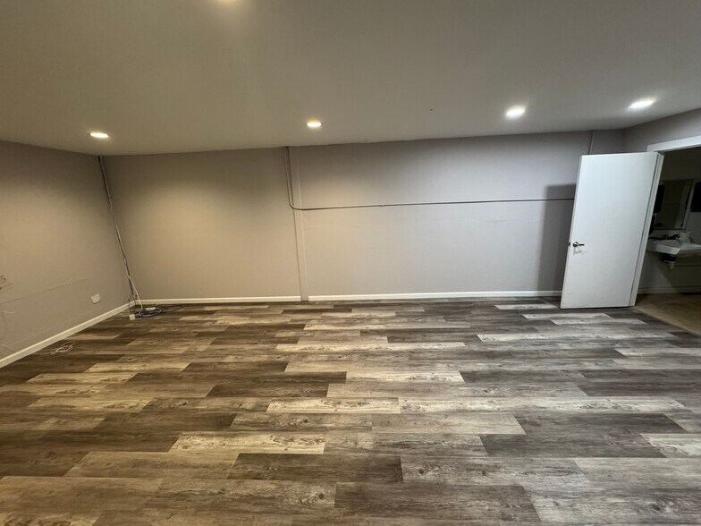 More Photos Of 5750-5778 Commerce Blvd, Rohnert Park Flex For Lease