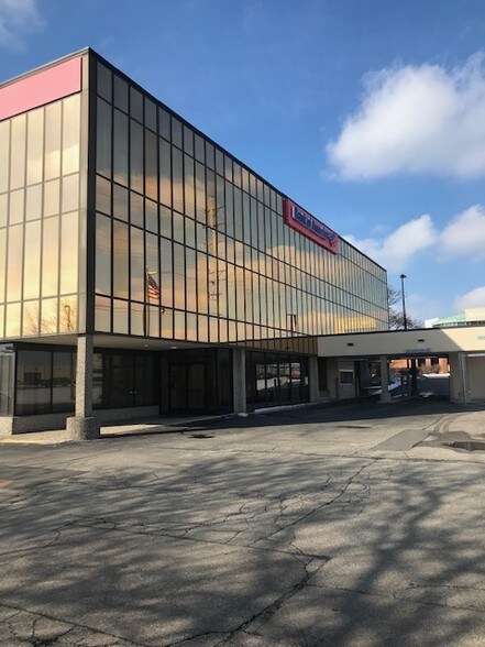 More Photos Of 2627 E Beltline Ave SE, Grand Rapids Medical For Lease