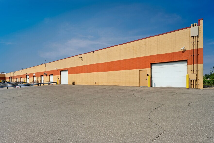 More Photos Of 1701-1719 NE Broadway St, Minneapolis Light Manufacturing For Lease