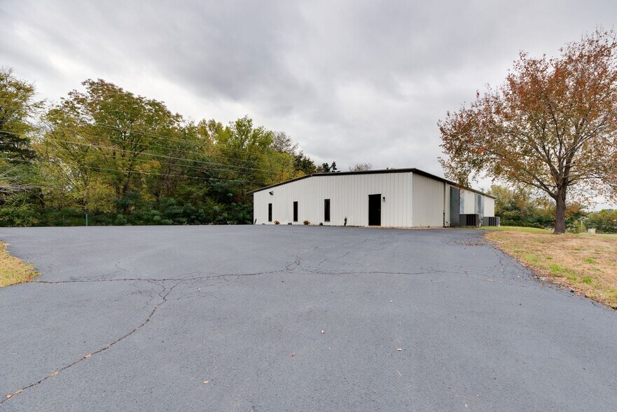 More Photos Of 103 Hadley cir, Linden Light Distribution For Sale