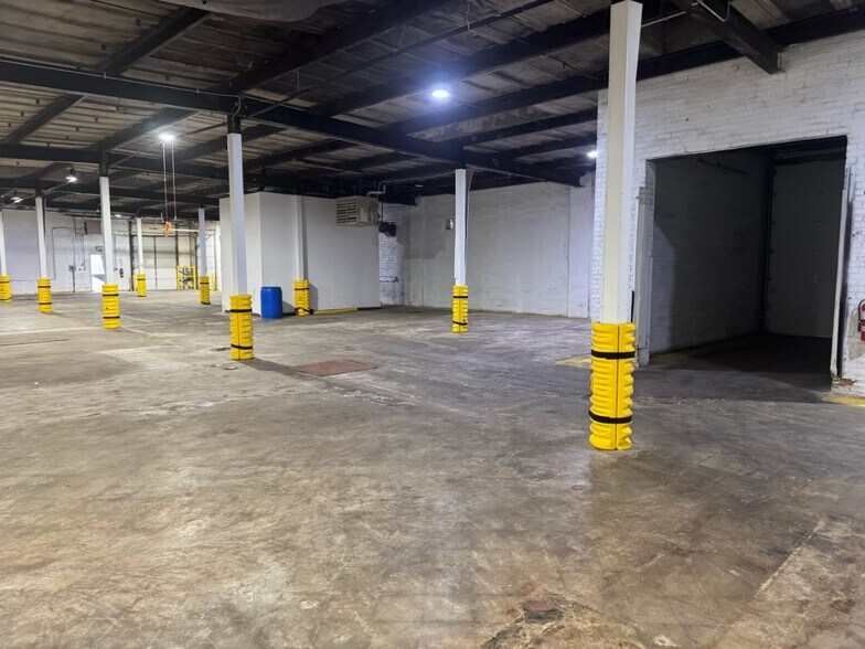 More Photos Of 822 W Exchange Ave, Chicago Warehouse For Lease