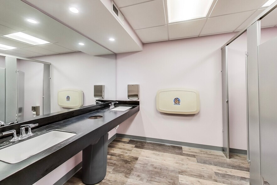 More Photos Of 5420 Olney Laytonsville Rd, Olney Auto Dealership For Lease