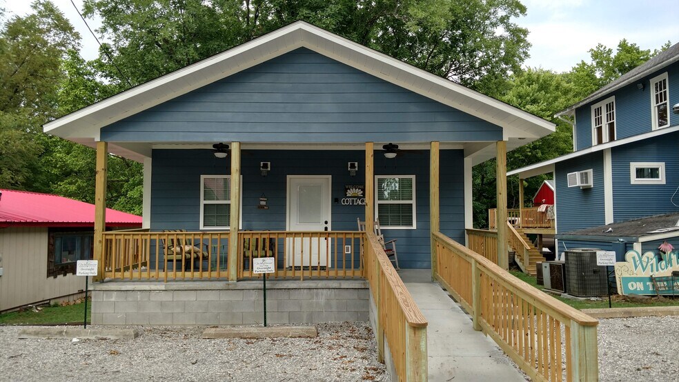 More Photos Of 100 E Washington St, Mountain View Hospitality For Sale