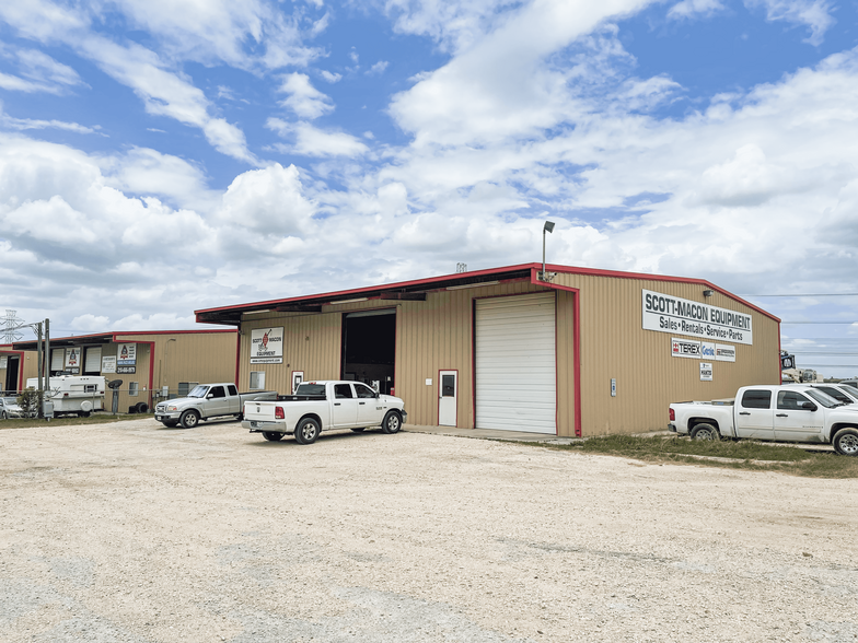 Primary Photo Of 2103 FM 1516 N, Converse Warehouse For Lease