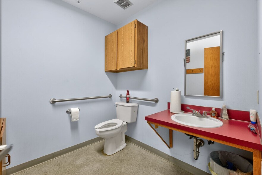 More Photos Of 4350 Pacific Hwy, Bellingham Industrial For Lease