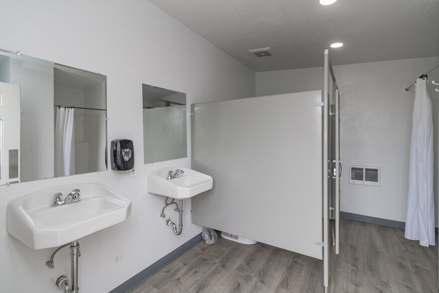 More Photos Of 444 Front St, Sekiu Hotel For Sale