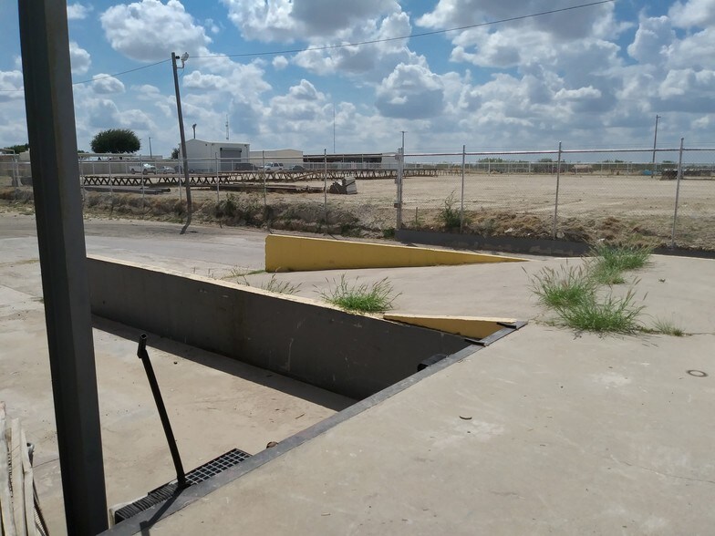 More Photos Of 5941 State Highway 359, Laredo Warehouse For Lease