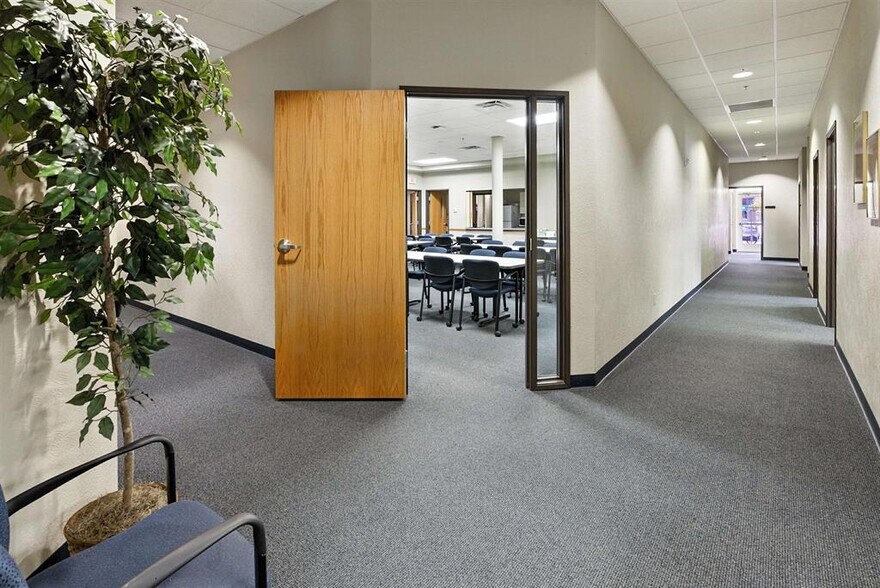 More Photos Of 322 Broadway St, Mount Pleasant Flex For Sale