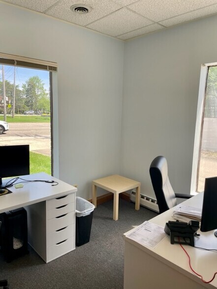 More Photos Of 475 W 55th St, Countryside Office For Lease
