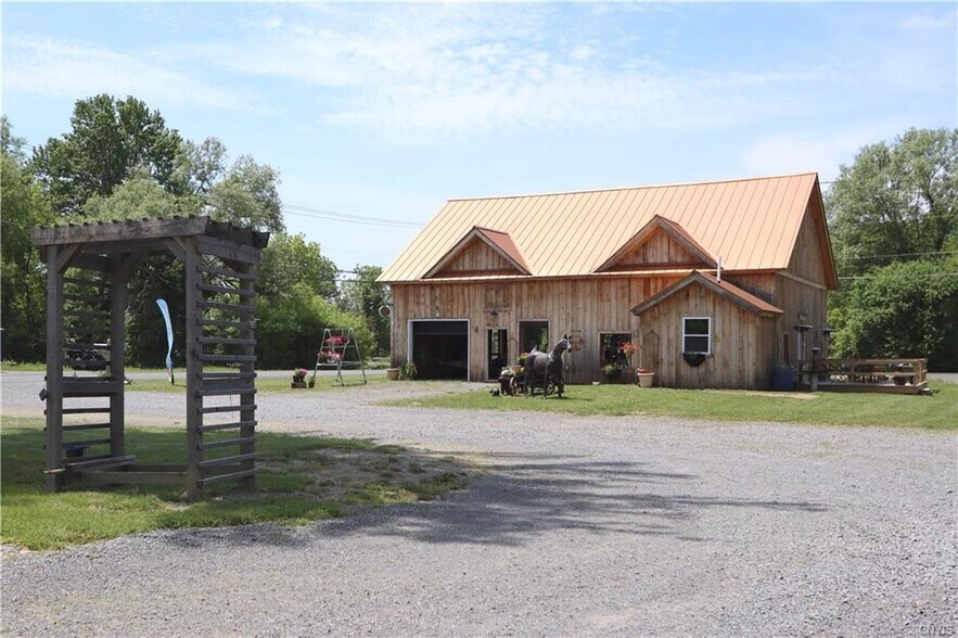 More Photos Of 14211 Dodge Ave, Sackets Harbor General Retail For Sale