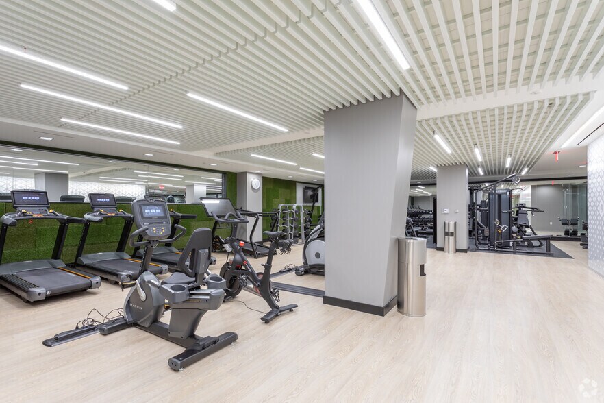 More Photos Of 2101 L St NW, Washington Office For Lease